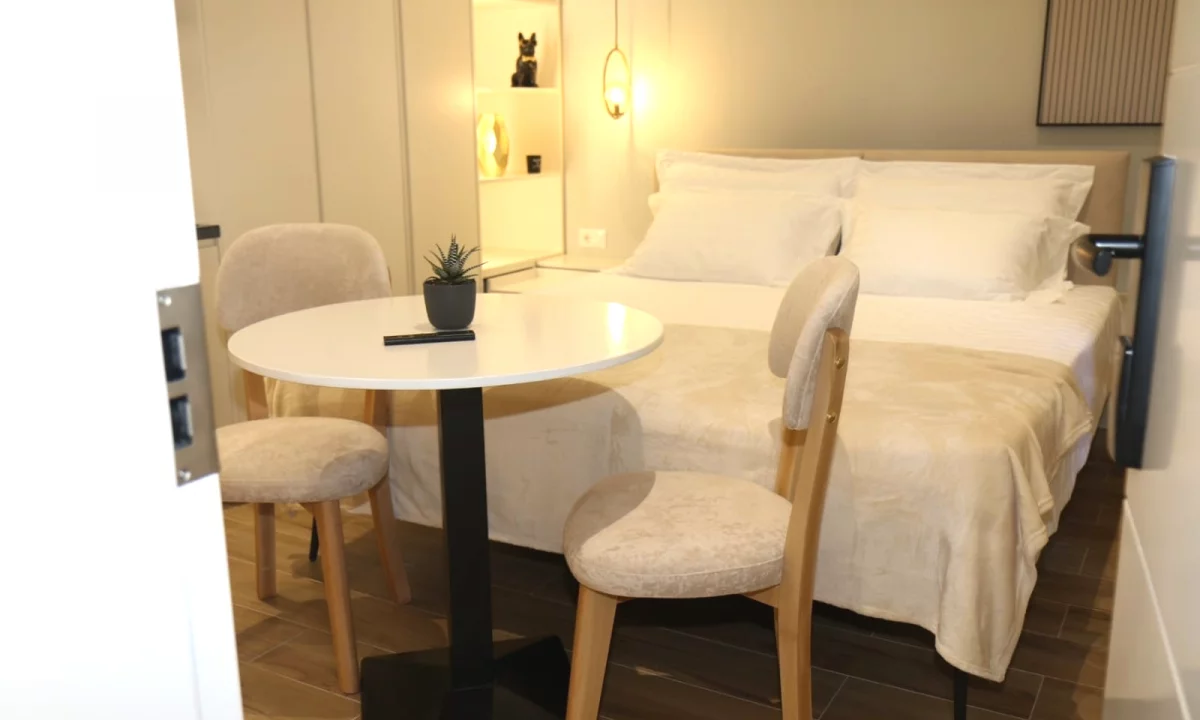 Shtepi ne shitje Apartament ne Tirane, Garsoniere, Mobilimi E mobiluar, Pagesa 220,000  Euro.