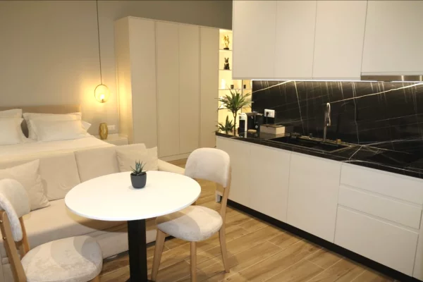Shtepi ne shitje Apartament ne Tirane, Garsoniere, Mobilimi E mobiluar, Pagesa 220,000  Euro.