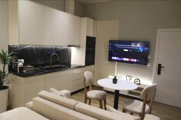 Shtepi ne shitje Apartament ne Tirane, Garsoniere, Mobilimi E mobiluar, Pagesa 220,000  Euro.