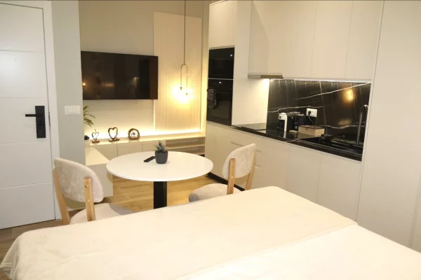 Shtepi ne shitje Apartament ne Tirane, Garsoniere, Mobilimi E mobiluar, Pagesa 220,000  Euro.