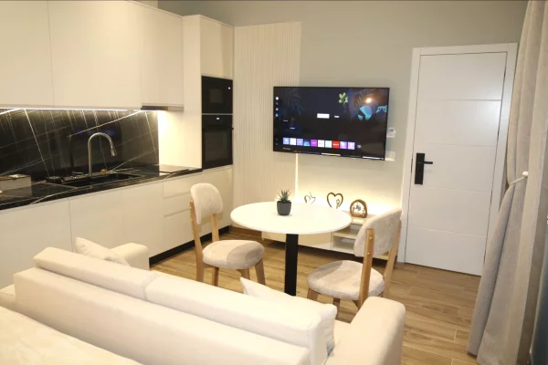 Shtepi ne shitje Apartament ne Tirane, Garsoniere, Mobilimi E mobiluar, Pagesa 220,000  Euro.