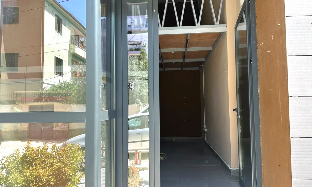 🏢 JEPET ME QIRA AMBIENT BIZNESI + 🚗 Post parkimi – PAZARI I RI, TIRANE ✨