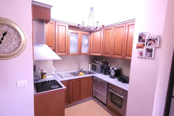 Shtepi me qera Apartament ne Tirane, 2+1, Mobilimi E mobiluar, Pagesa 700  Euro.