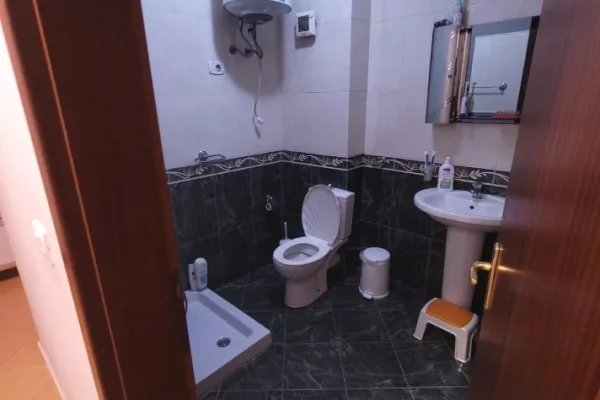 Shtepi me qera Apartament ne Tirane, 2+1, Mobilimi E mobiluar, Pagesa 700  Euro.