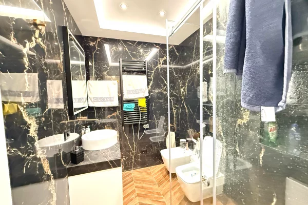Shtepi me qera Apartament ne Tirane, 2+1, Mobilimi E mobiluar, Pagesa 150,000  Leke.