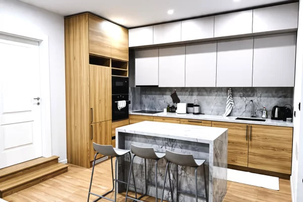 Shtepi me qera Apartament ne Tirane, 2+1, Mobilimi E mobiluar, Pagesa 85,000  Leke.