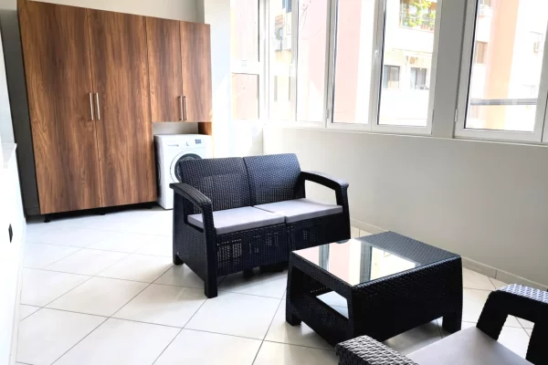 Shtepi me qera Apartament ne Tirane, 2+1, Mobilimi E mobiluar, Pagesa 85,000  Leke.