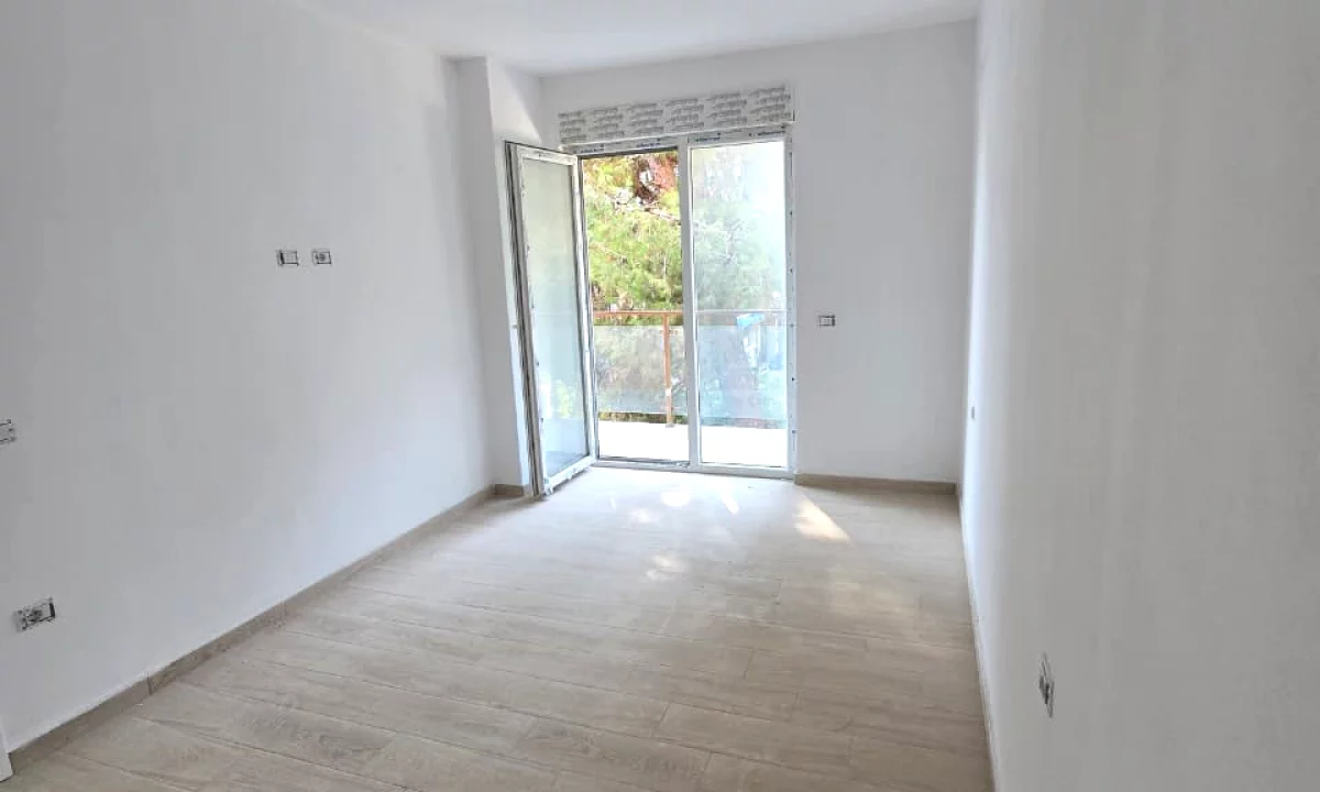 Shtepi ne shitje Apartament ne Lezhe, 1+1, Mobilimi Bosh, pa mobiluar, Pagesa 133,000  Euro.