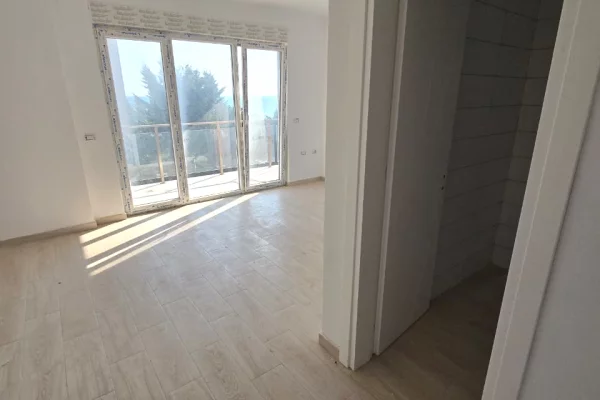 Shtepi ne shitje Apartament ne Lezhe, 1+1, Mobilimi Bosh, pa mobiluar, Pagesa 133,000  Euro.