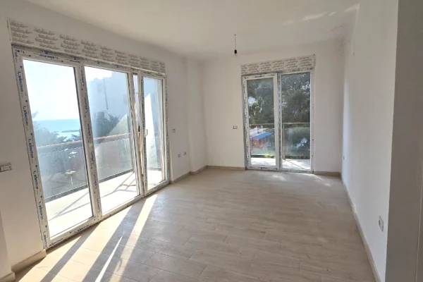 Shtepi ne shitje Apartament ne Lezhe, 1+1, Mobilimi Bosh, pa mobiluar, Pagesa 133,000  Euro.