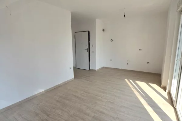 Shtepi ne shitje Apartament ne Lezhe, 1+1, Mobilimi Bosh, pa mobiluar, Pagesa 133,000  Euro.