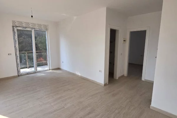 Shtepi ne shitje Apartament ne Lezhe, 1+1, Mobilimi Bosh, pa mobiluar, Pagesa 133,000  Euro.