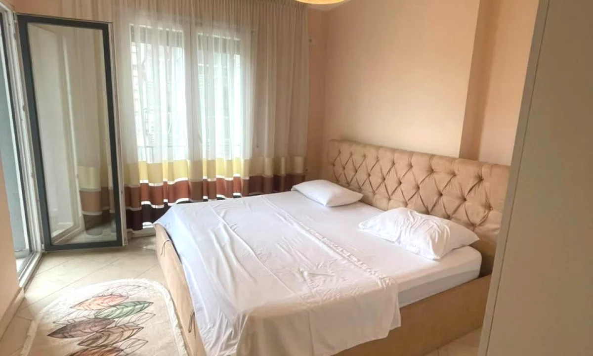 Shtepi me qera Apartament ne Tirane, 1+1, Mobilimi E mobiluar, Pagesa 60,000  Leke.