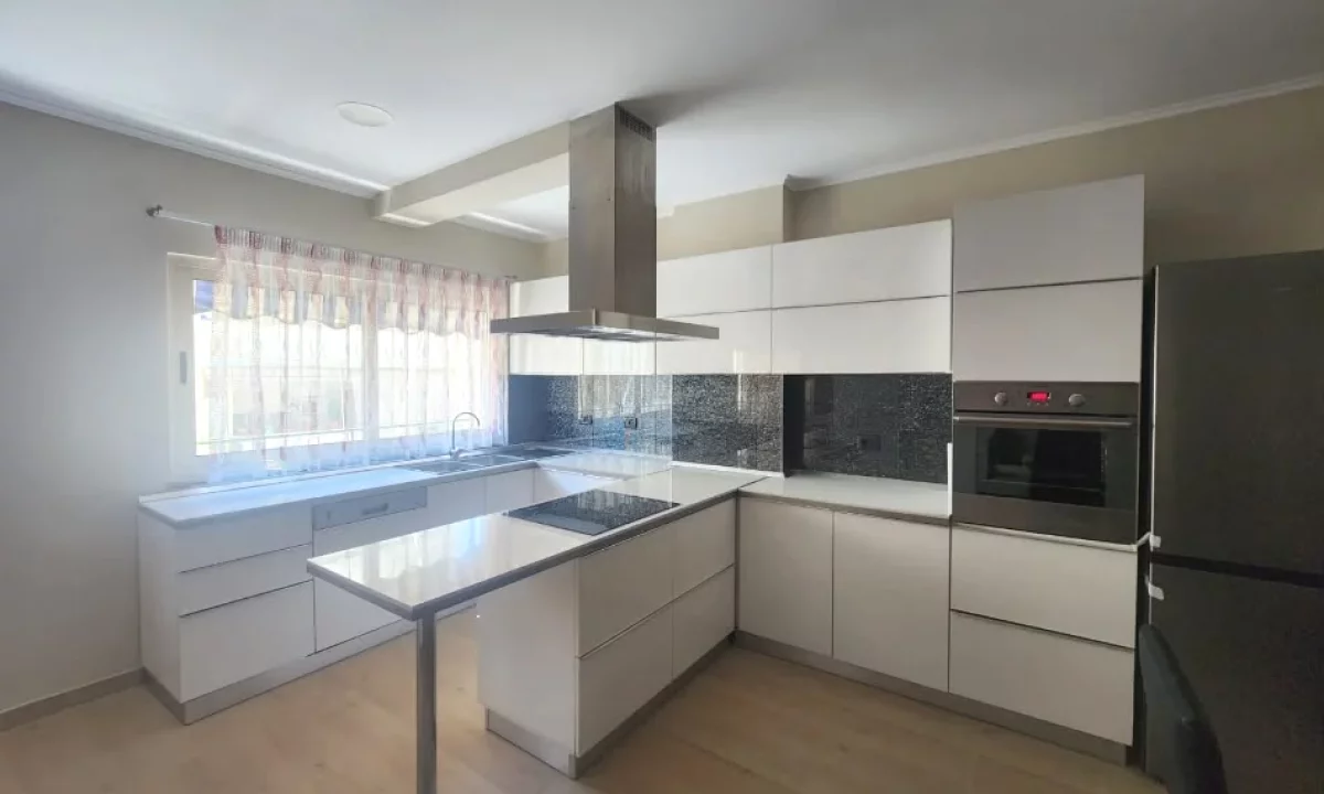 Shtepi me qera Apartament ne Tirane, 2+1, Mobilimi E mobiluar, Pagesa 80,000  Leke.