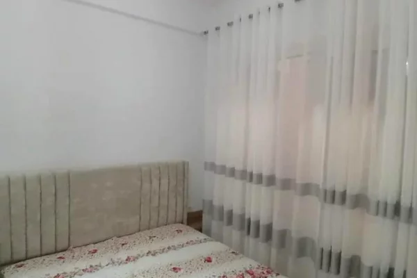 Shtepi me qera Apartament ne Tirane, 1+1, Mobilimi E mobiluar, Pagesa 45,000  Leke.