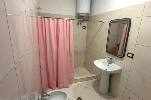 Shtepi me qera Apartament ne Tirane, 1+1, Mobilimi E mobiluar, Pagesa 500  Euro.