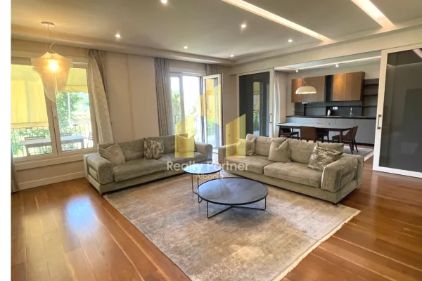 Shtepi me qera Apartament ne Tirane, 3+1, Mobilimi E mobiluar, Pagesa 2,500  Euro.