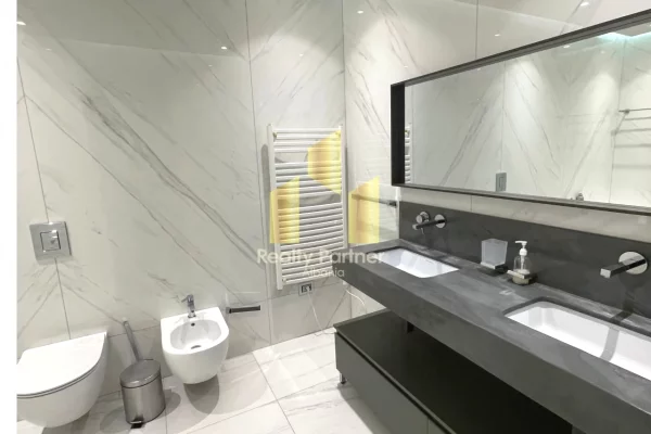 Shtepi me qera Apartament ne Tirane, 3+1, Mobilimi E mobiluar, Pagesa 2,500  Euro.