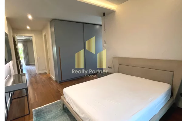 Shtepi me qera Apartament ne Tirane, 3+1, Mobilimi E mobiluar, Pagesa 2,500  Euro.