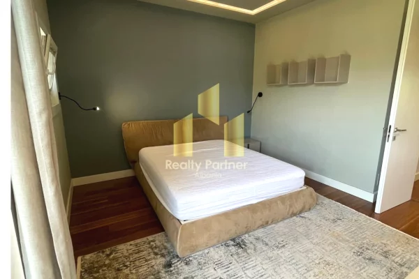 Shtepi me qera Apartament ne Tirane, 3+1, Mobilimi E mobiluar, Pagesa 2,500  Euro.