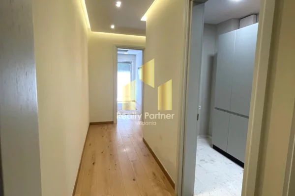 Shtepi me qera Apartament ne Tirane, 2+1, Mobilimi E mobiluar, Pagesa 2,000  Euro.