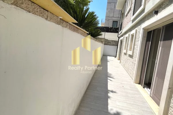 Shtepi me qera Apartament ne Tirane, 2+1, Mobilimi E mobiluar, Pagesa 2,000  Euro.