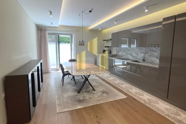 Shtepi me qera Apartament ne Tirane, 2+1, Mobilimi E mobiluar, Pagesa 2,000  Euro.