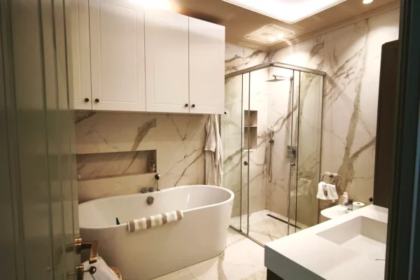 Shtepi me qera Apartament ne Tirane, 2+1, Mobilimi E mobiluar, Pagesa 1,800  Euro.
