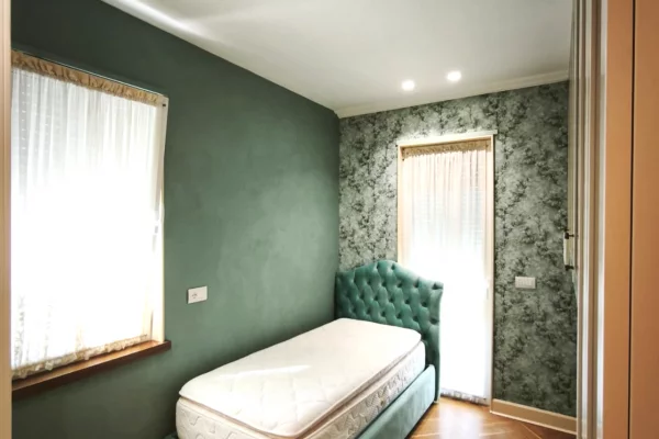 Shtepi me qera Apartament ne Tirane, 2+1, Mobilimi E mobiluar, Pagesa 1,800  Euro.