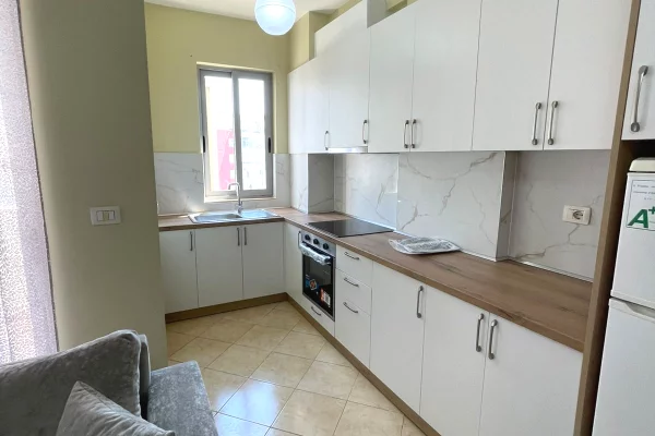 Shtepi me qera Apartament ne Tirane, 2+1, Mobilimi E mobiluar, Pagesa 55,000  Leke.