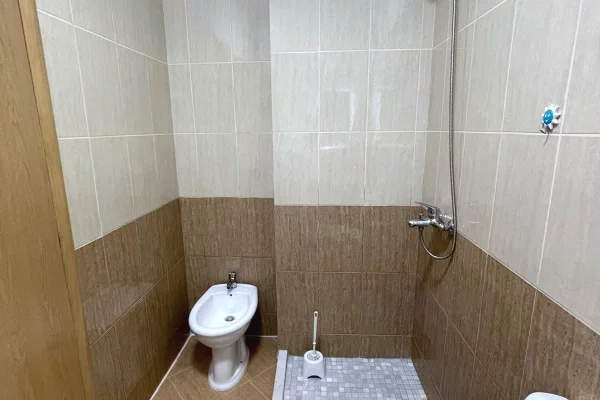 Shtepi me qera Apartament ne Tirane, 2+1, Mobilimi E mobiluar, Pagesa 55,000  Leke.