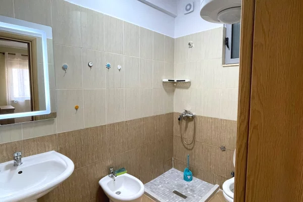 Shtepi me qera Apartament ne Tirane, 2+1, Mobilimi E mobiluar, Pagesa 55,000  Leke.