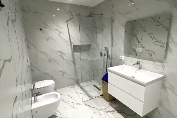 Shtepi me qera Apartament ne Tirane, 2+1, Mobilimi E mobiluar, Pagesa 900  Euro.