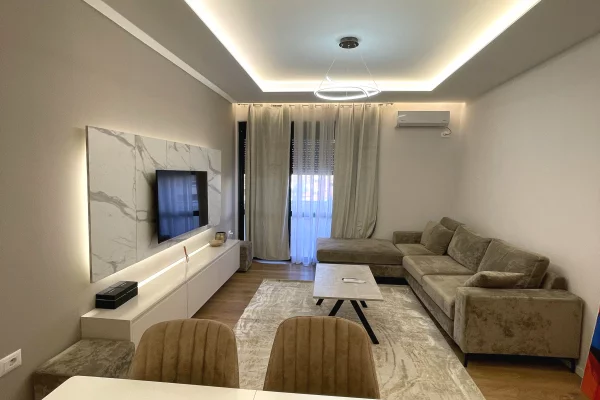 Shtepi me qera Apartament ne Tirane, 2+1, Mobilimi E mobiluar, Pagesa 900  Euro.