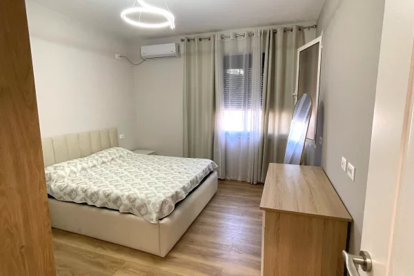 Shtepi me qera Apartament ne Tirane, 2+1, Mobilimi E mobiluar, Pagesa 900  Euro.