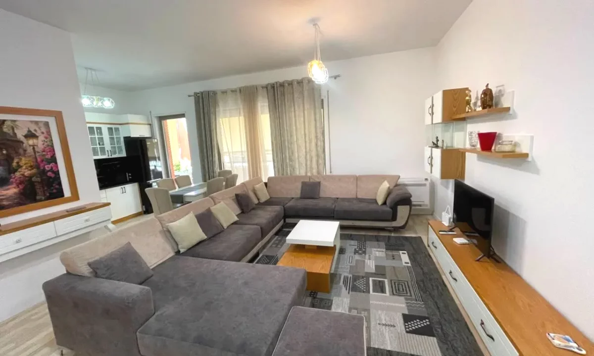 Shtepi me qera Apartament ne Tirane, 2+1, Mobilimi E mobiluar, Pagesa 110,000  Leke.