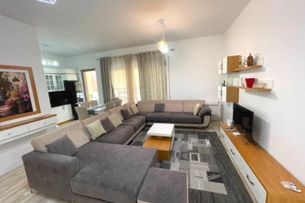 Shtepi me qera 2+1 ne Tirane - 110,000 Leke