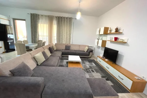 Shtepi me qera Apartament ne Tirane, 2+1, Mobilimi E mobiluar, Pagesa 110,000  Leke.