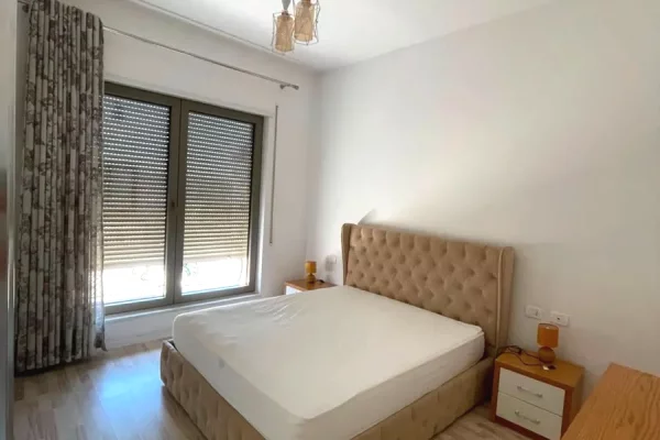 Shtepi me qera Apartament ne Tirane, 2+1, Mobilimi E mobiluar, Pagesa 110,000  Leke.