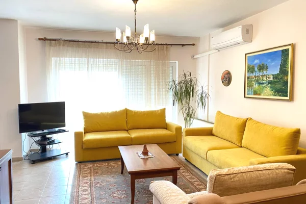 Shtepi me qera 3+1 ne Tirane - 135,000 Leke