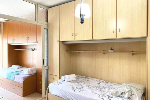 Shtepi me qera Duplex(shtepi me 2 kate) ne Tirane, 3+1, Mobilimi E mobiluar, Pagesa 135,000  Leke.