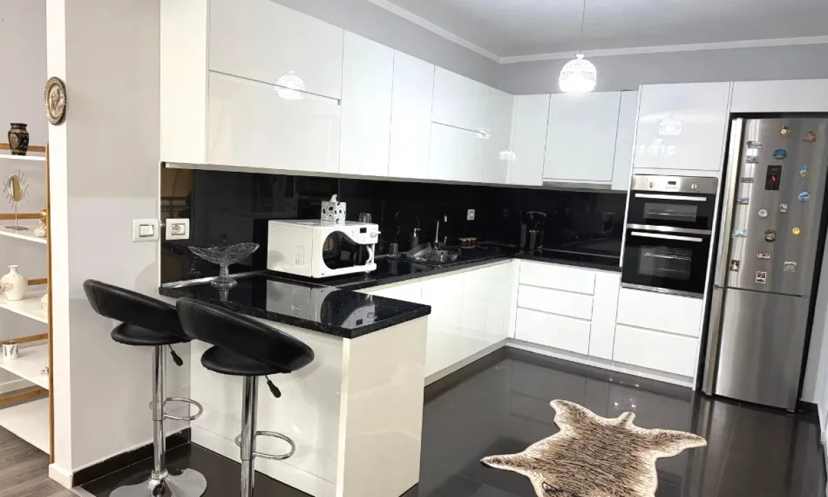 Shtepi me qera Apartament ne Tirane, 3+1, Mobilimi E mobiluar, Pagesa 1,500  Euro.