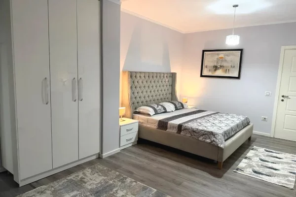 Shtepi me qera Apartament ne Tirane, 3+1, Mobilimi E mobiluar, Pagesa 1,500  Euro.