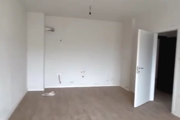 Shtepi ne shitje Apartament ne Tirane, 2+1, Mobilimi Bosh, pa mobiluar, Pagesa 140,000  Euro.