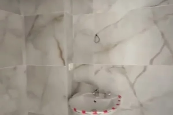Shtepi ne shitje Apartament ne Tirane, 2+1, Mobilimi Bosh, pa mobiluar, Pagesa 140,000  Euro.