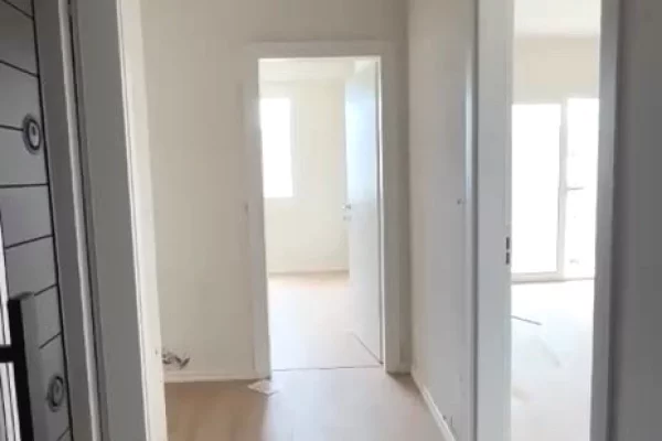 Shtepi ne shitje Apartament ne Tirane, 2+1, Mobilimi Bosh, pa mobiluar, Pagesa 140,000  Euro.