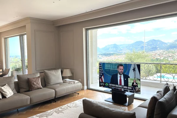 Shtepi me qera Vila Luksoze ne Tirane, 7+1, Mobilimi E mobiluar, Pagesa 10,000  Euro.