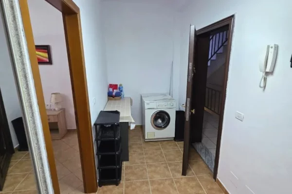 Shtepi me qera Apartament ne Tirane, 1+1, Mobilimi E mobiluar, Pagesa 50,000  Leke.