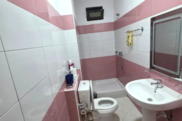 Shtepi me qera Apartament ne Tirane, 1+1, Mobilimi E mobiluar, Pagesa 50,000  Leke.