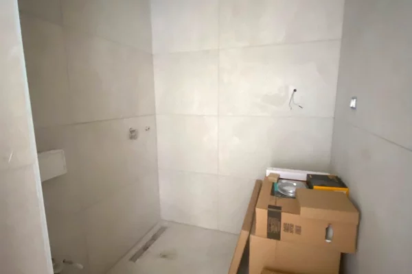 Shtepi ne shitje Apartament ne Tirane, 1+1, Mobilimi Bosh, pa mobiluar, Pagesa 132,000  Euro.